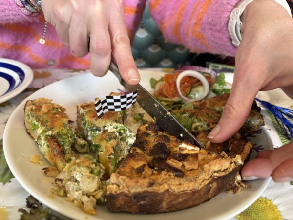 De lekkerste High Tea in Groningen centrum is die bij Toet met de beste quiche en hartige taart