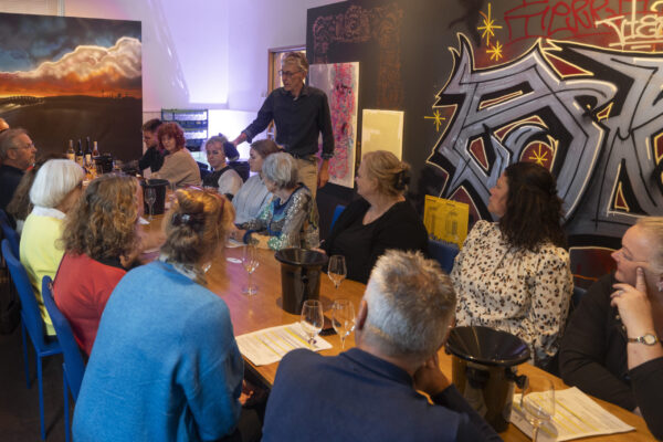 Wijnproeverij in Akerk Groningen, foto van Wijnfestival Groningen