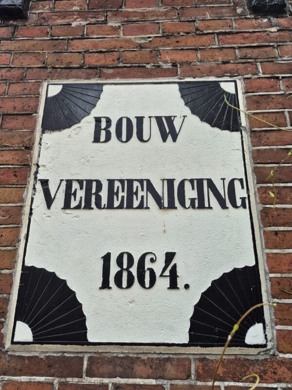 Brandenburgerbuurt Groningen, Plaquette Bouwvereniging