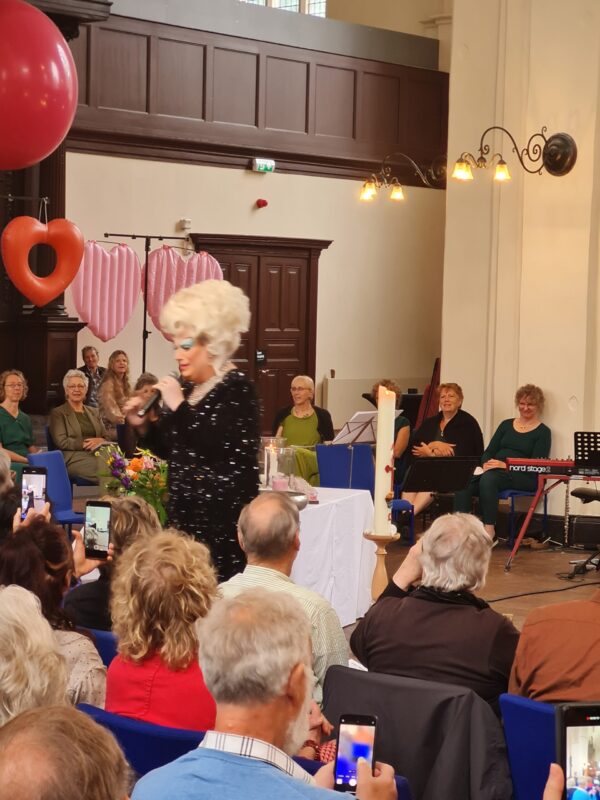 Roze kerkdienst in de Akerk met drag queen Dorothy tijdens Roze Zaterdag Groningen