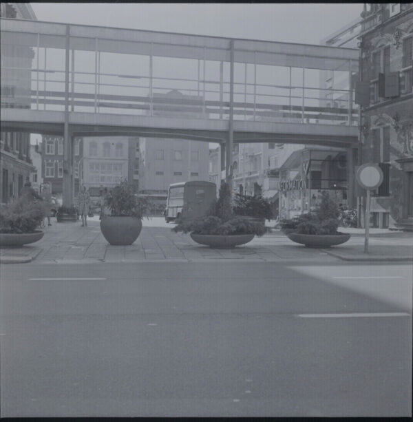 Foto Luchtbrug Stadhuis en Het Goudkantoor uit Collectie Groninger Archieven, 1974