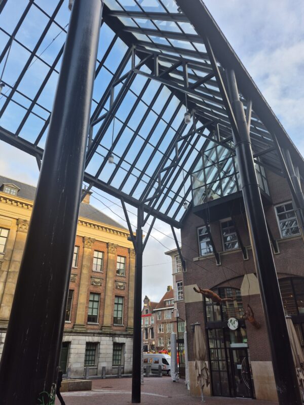 Glazen overkapping Het Goudkantoor Waagplein Groningen