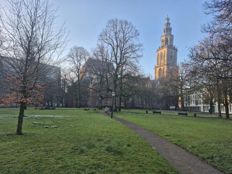 Ontdek het Martinikerkhof: het groene hart van Groningen