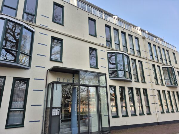 Aan westzijde van plein Martinikerkhof in Groningen ligt Prefectenhof